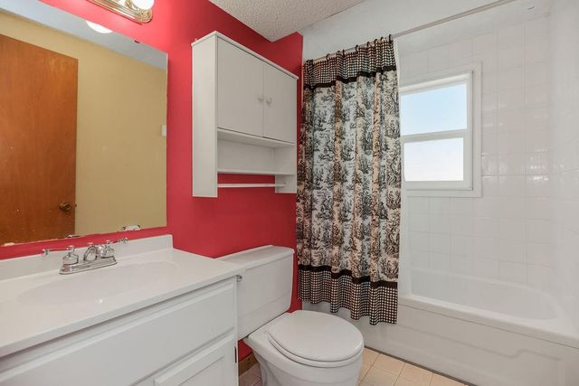 7606 NW Pampas Lane, Parkville, MO 64152