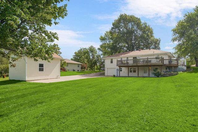 7606 NW Pampas Lane, Parkville, MO 64152