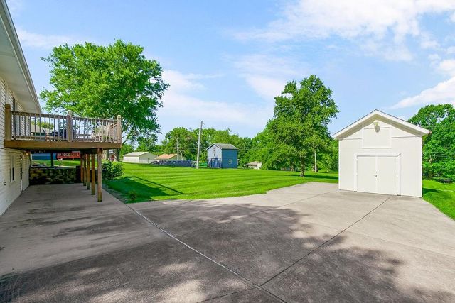7606 NW Pampas Lane, Parkville, MO 64152