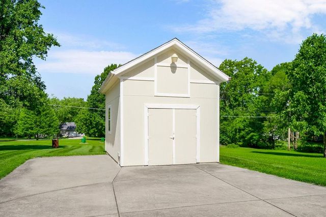 7606 NW Pampas Lane, Parkville, MO 64152