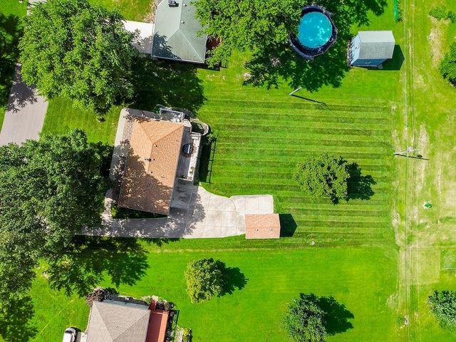 7606 NW Pampas Lane, Parkville, MO 64152