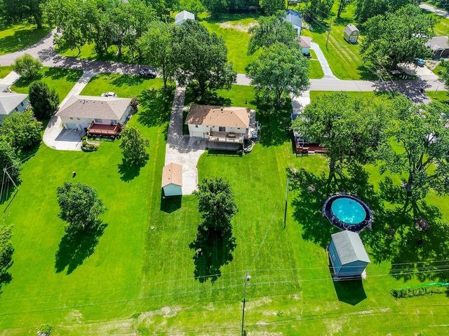 7606 NW Pampas Lane, Parkville, MO 64152