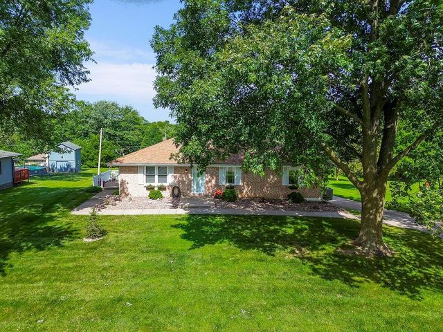 7606 NW Pampas Lane, Parkville, MO 64152