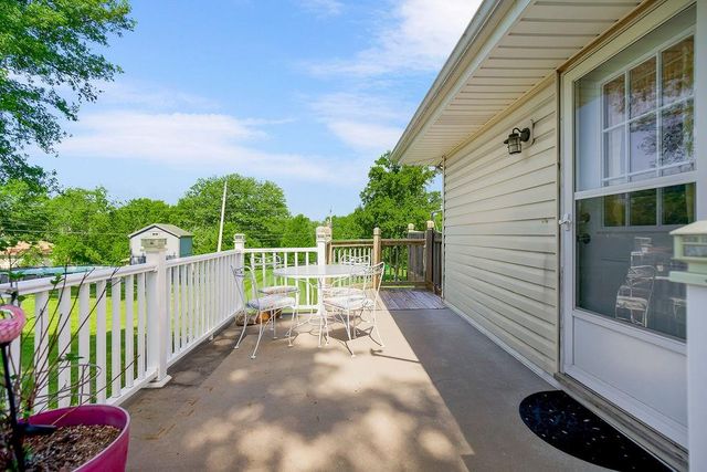 7606 NW Pampas Lane, Parkville, MO 64152