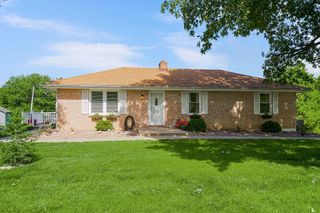 7606 NW Pampas Lane, Parkville, MO 64152
