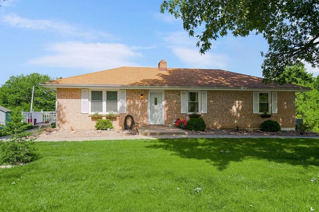 7606 NW Pampas Lane, Parkville, MO 64152