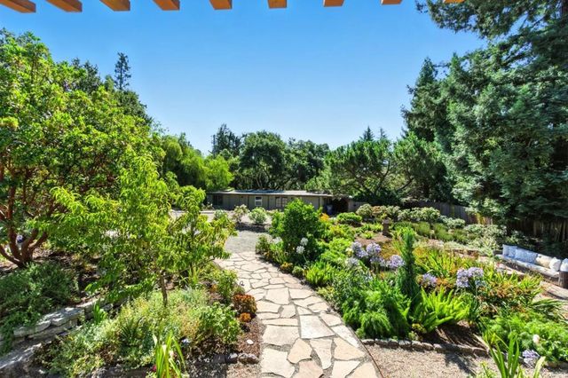 810 Glencrag Way, Woodside, CA 94062