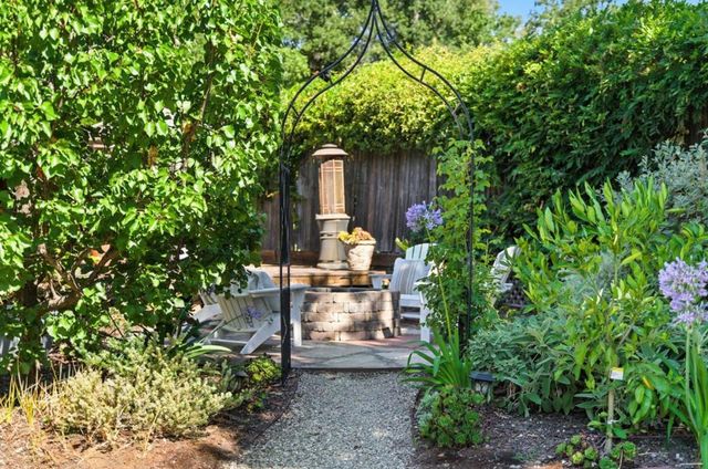 810 Glencrag Way, Woodside, CA 94062