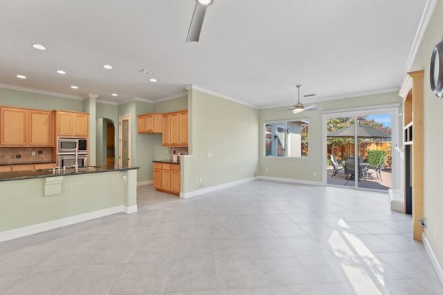1910 Charm Way, Sacramento, CA 95835