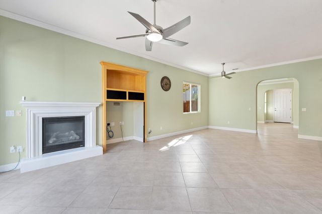 1910 Charm Way, Sacramento, CA 95835