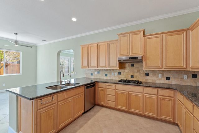 1910 Charm Way, Sacramento, CA 95835