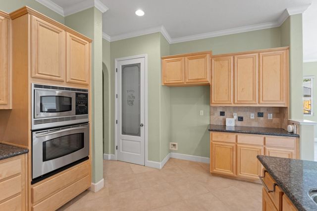 1910 Charm Way, Sacramento, CA 95835