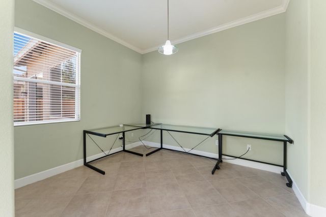 1910 Charm Way, Sacramento, CA 95835