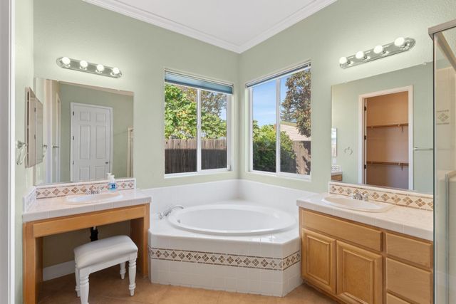 1910 Charm Way, Sacramento, CA 95835