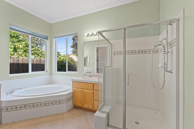 1910 Charm Way, Sacramento, CA 95835