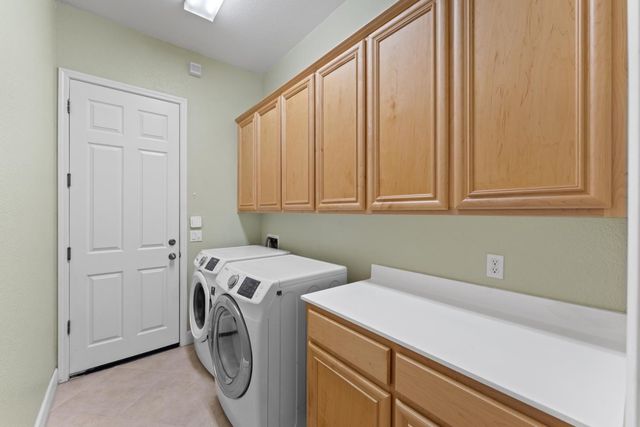 1910 Charm Way, Sacramento, CA 95835