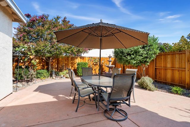 1910 Charm Way, Sacramento, CA 95835