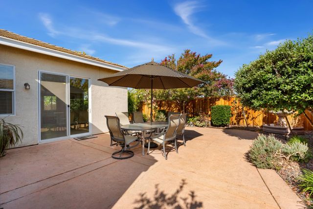 1910 Charm Way, Sacramento, CA 95835