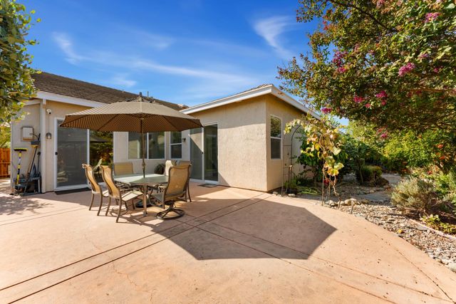 1910 Charm Way, Sacramento, CA 95835