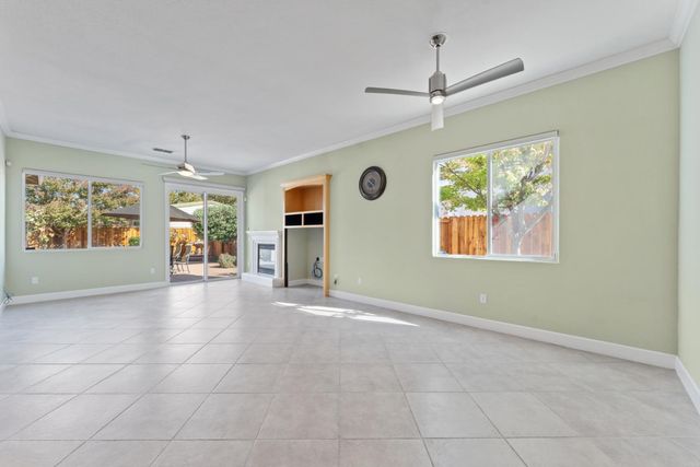 1910 Charm Way, Sacramento, CA 95835