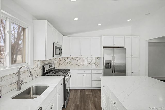 6 Maple Lane, Massapequa Park, NY 11762