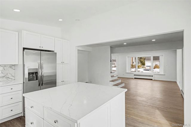 6 Maple Lane, Massapequa Park, NY 11762