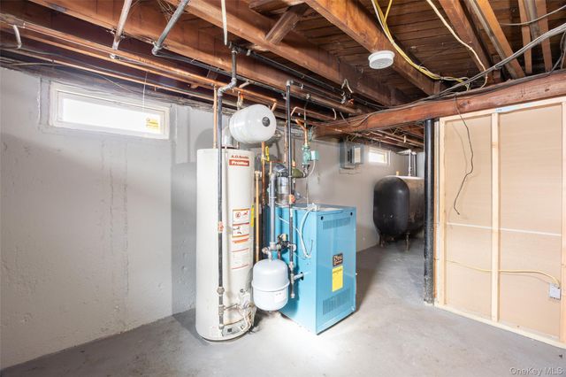 6 Maple Lane, Massapequa Park, NY 11762