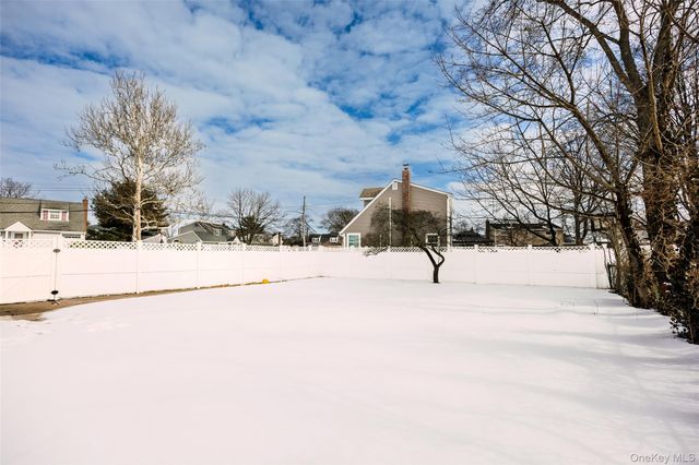 6 Maple Lane, Massapequa Park, NY 11762