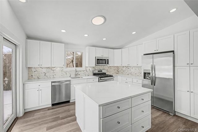 6 Maple Lane, Massapequa Park, NY 11762