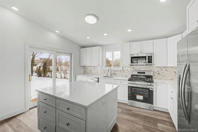 6 Maple Lane, Massapequa Park, NY 11762