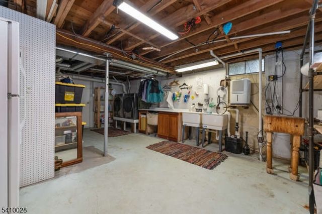 98 Church Rd, Holland Twp., NJ 08848