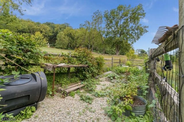 98 Church Rd, Holland Twp., NJ 08848