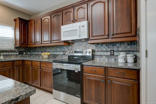 5 Greta Dr, San Antonio, TX 78248