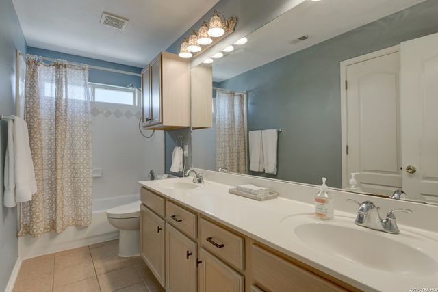 5 Greta Dr, San Antonio, TX 78248