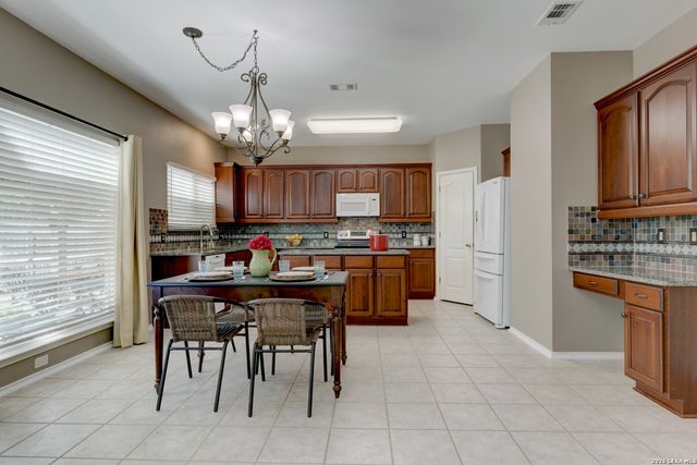 5 Greta Dr, San Antonio, TX 78248