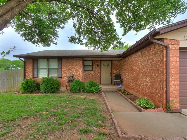 1300 Knollwood Terrace, Moore, OK 73160