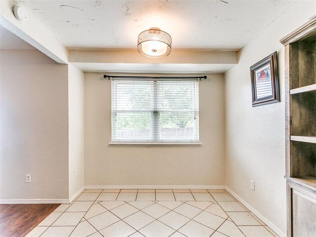 1300 Knollwood Terrace, Moore, OK 73160