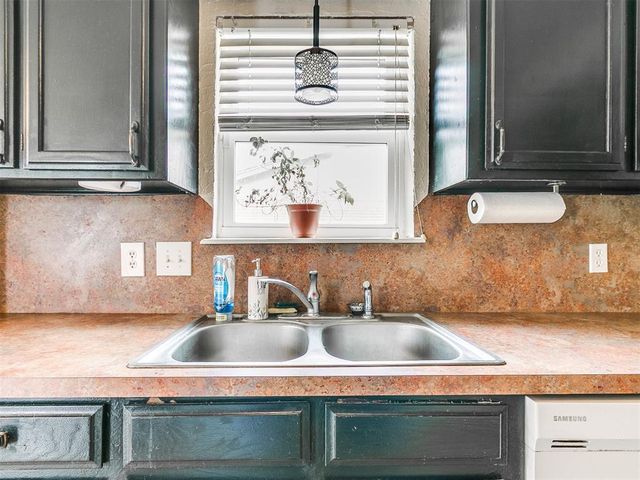 1300 Knollwood Terrace, Moore, OK 73160