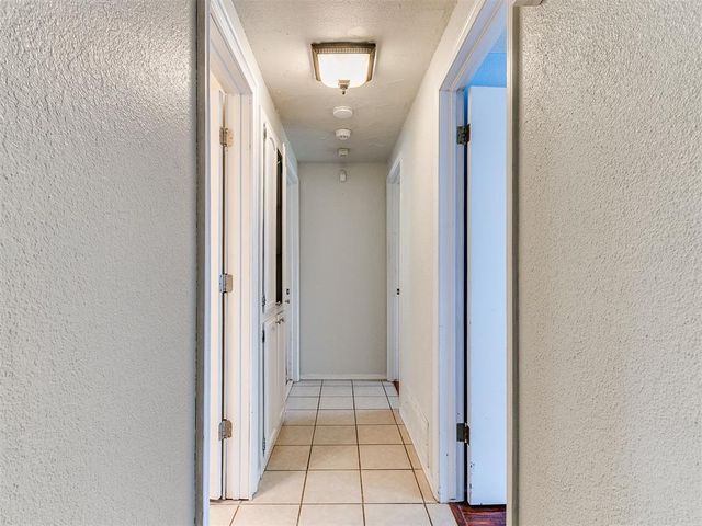 1300 Knollwood Terrace, Moore, OK 73160