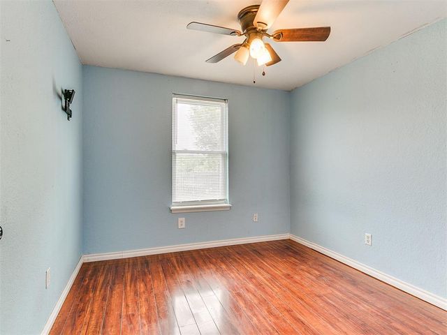 1300 Knollwood Terrace, Moore, OK 73160