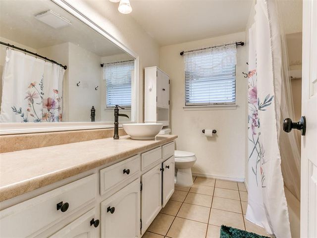 1300 Knollwood Terrace, Moore, OK 73160