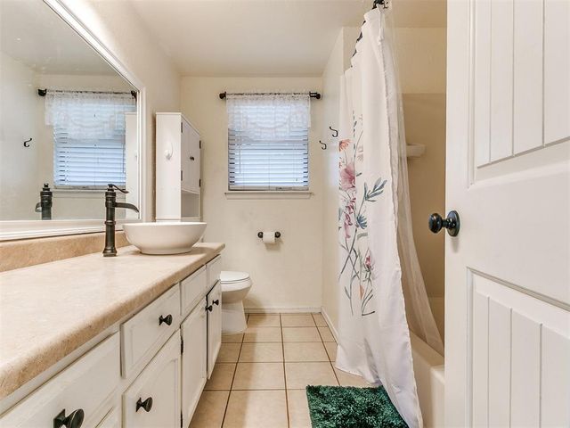 1300 Knollwood Terrace, Moore, OK 73160