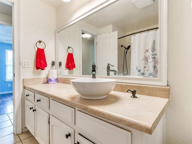 1300 Knollwood Terrace, Moore, OK 73160