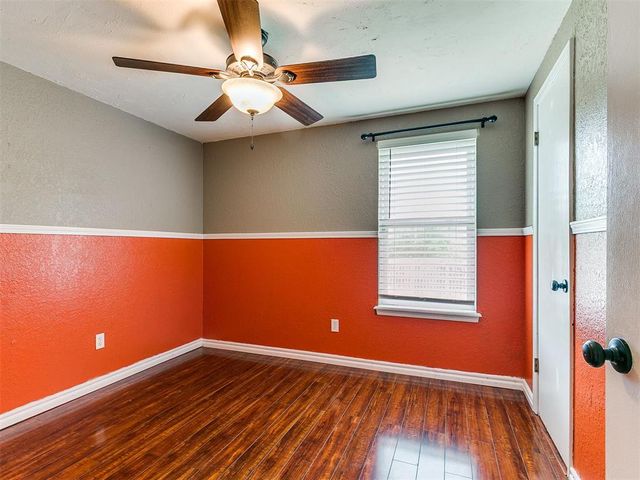 1300 Knollwood Terrace, Moore, OK 73160