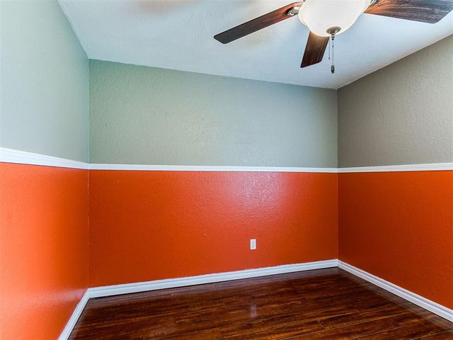 1300 Knollwood Terrace, Moore, OK 73160