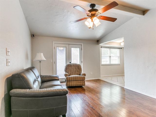 1300 Knollwood Terrace, Moore, OK 73160