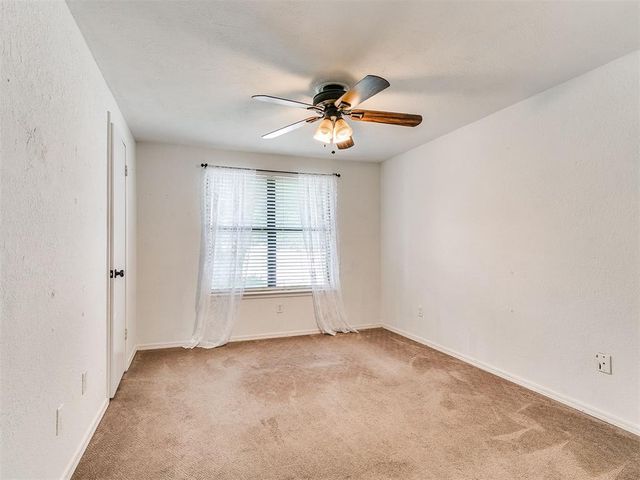 1300 Knollwood Terrace, Moore, OK 73160