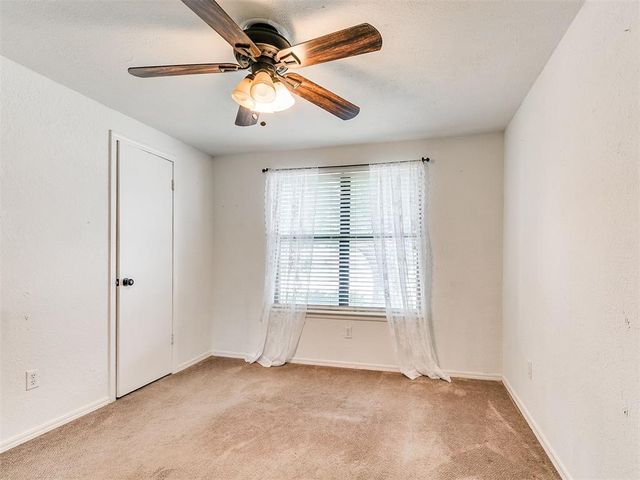 1300 Knollwood Terrace, Moore, OK 73160