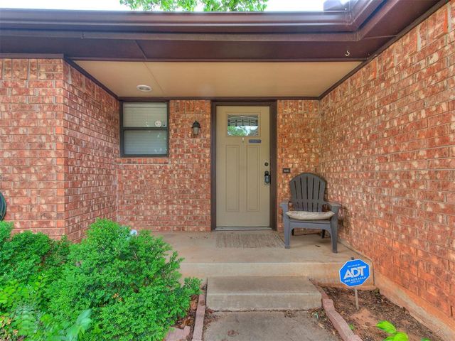 1300 Knollwood Terrace, Moore, OK 73160