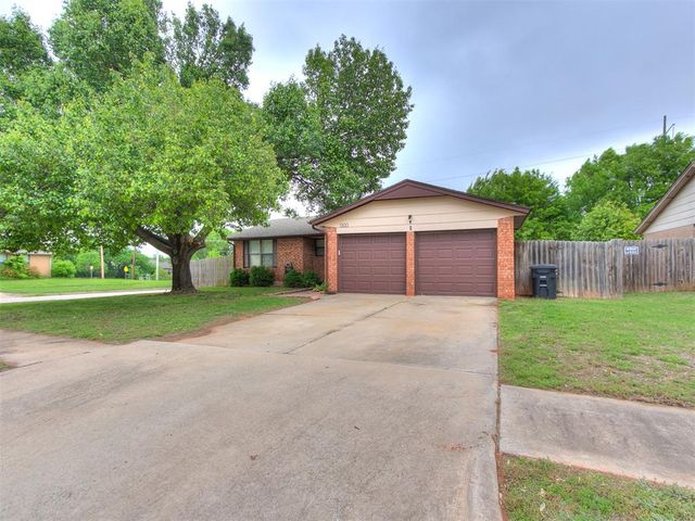 1300 Knollwood Terrace, Moore, OK 73160